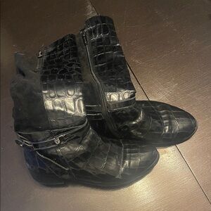 Valdini Women’s Black Crocodile and Suede Pattern Boots